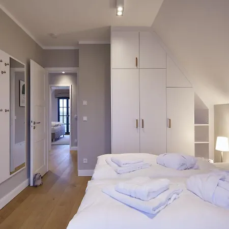 Reetland Am - Luxus Reetdachvilla Mit 3 Schlafzimmern, Sauna Und Kamin F11 Prázdninový dům Dranske