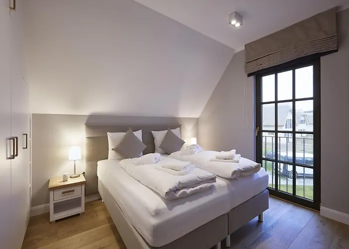 Reetland Am - Luxus Reetdachvilla Mit 3 Schlafzimmern, Sauna Und Kamin F11 * Dranske