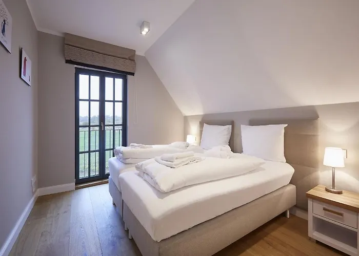 펜션 Reetland Am - Luxus Reetdachvilla Mit 3 Schlafzimmern, Sauna Und Kamin F11