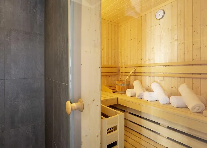 Reetland Am - Luxus Reetdachvilla Mit 3 Schlafzimmern, Sauna Und Kamin F11 * Dranske